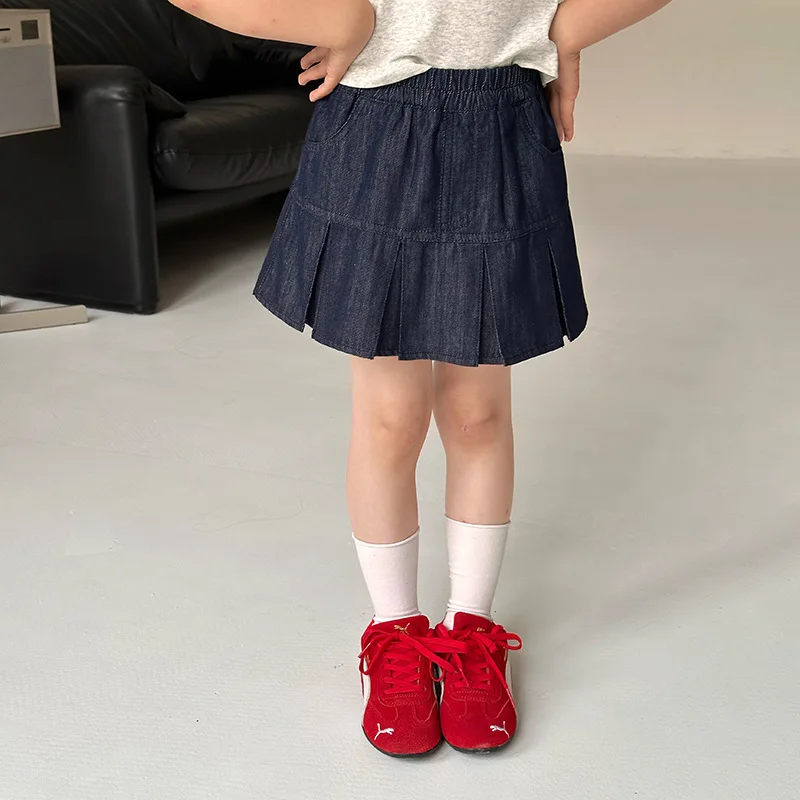 2025 الصيف الفتيات الملتوية زهرة قصيرة الأكمام تي شيرت المطرزة الملونة نقطة محبوك بدوره إلى أسفل طوق أعلى