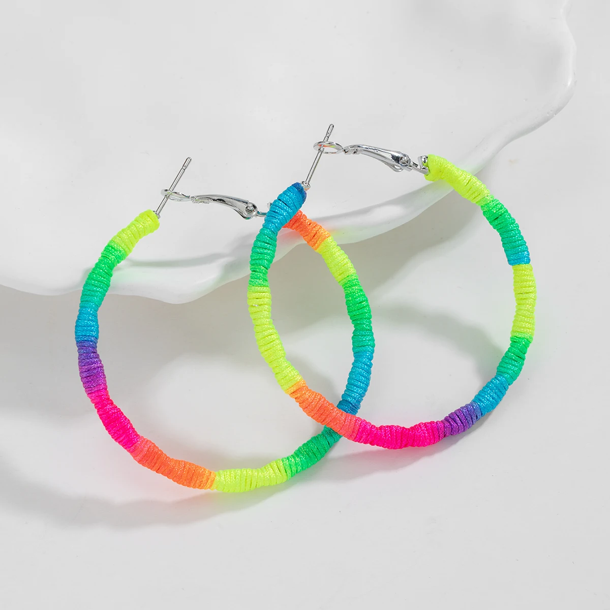 Summer vacation style colorful rope woven circular women\'s earrings