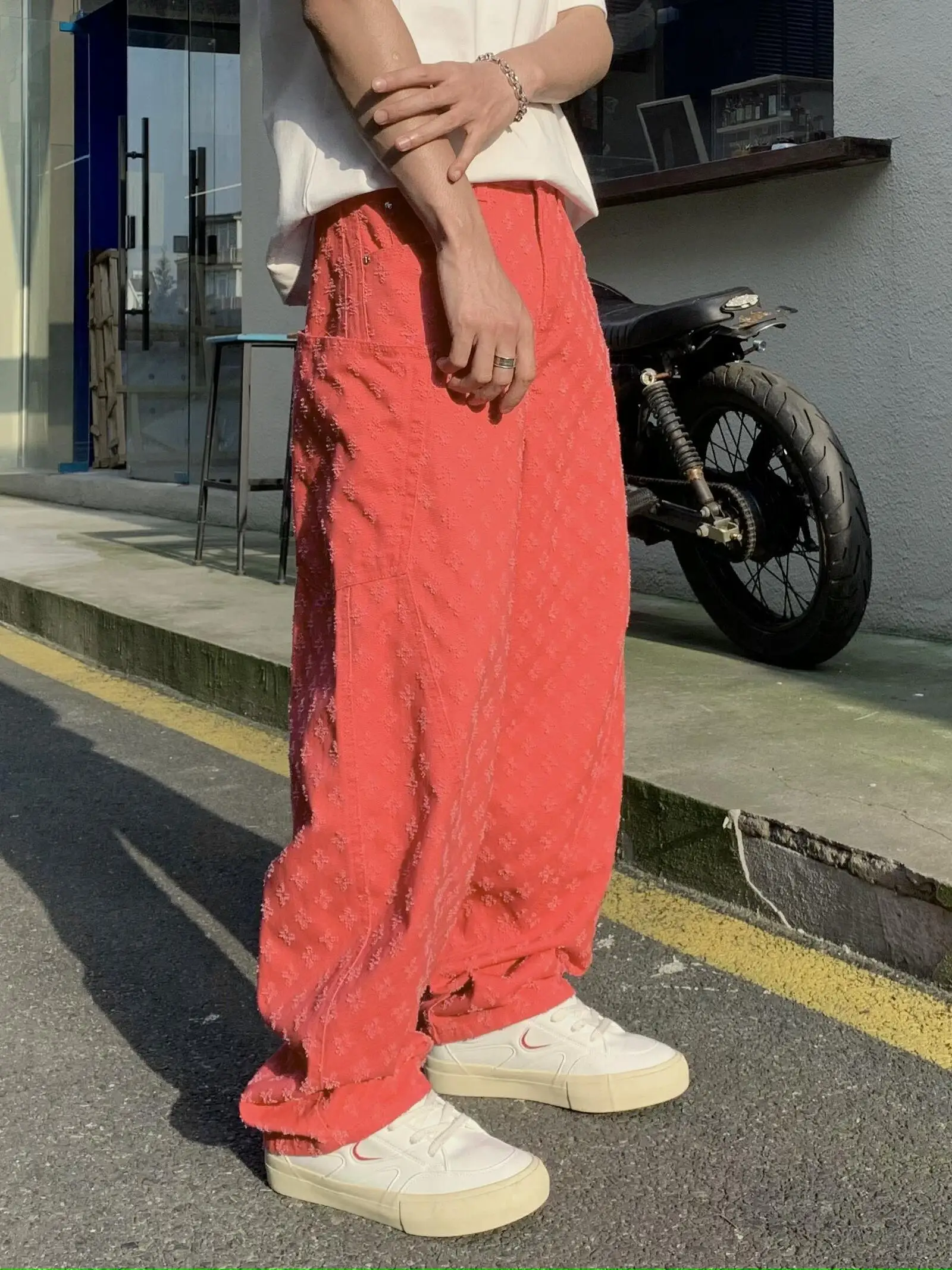 

Летние джинсы свободного кроя с цветочным принтом в американском стиле, повседневные джинсы прямого кроя, мужские красивые универсальные джинсовые брюки, молодежная мода