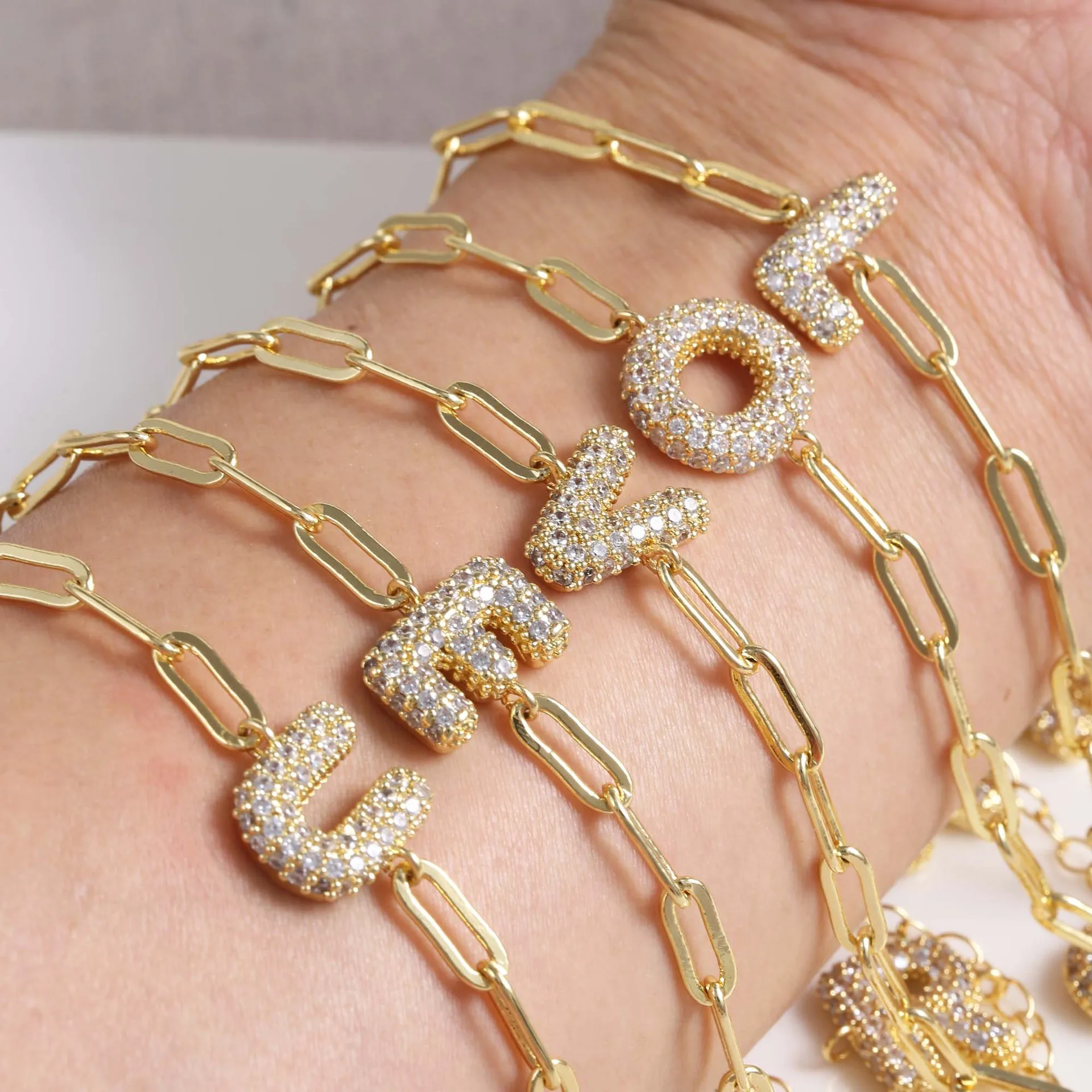 

Bracelet with Bubble Initial Letter Charms Gold Plated Stainless Steel Alphabet Chain Bracelet for Women Zirconium Birthday Gift