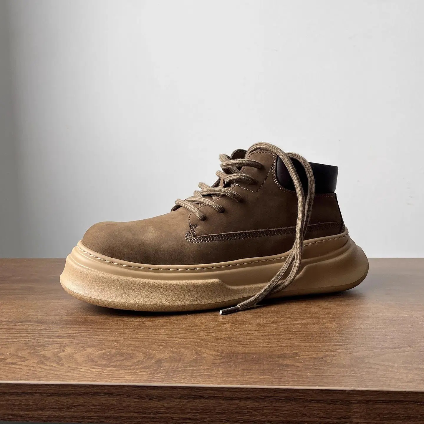 

Мужские туфли для досок, 2026, высокие мужские туфли, модная повседневная обувь из мягкой кожи, мужская обувь на толстой подошве