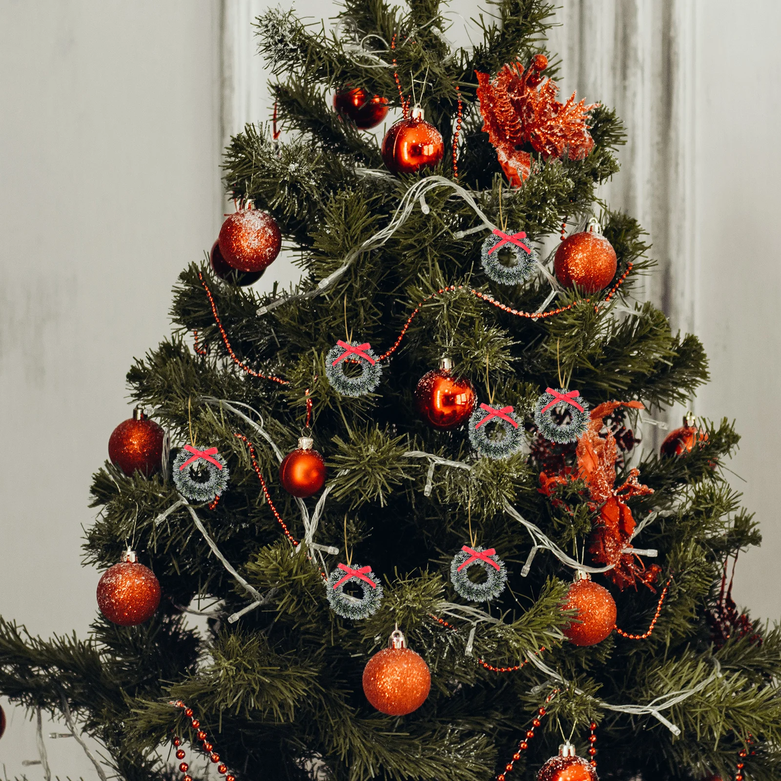 

20 pcs Christmas Wreath Artificial Mini Garland Decoration Indoor Small Plastic Crafts Lovely Iron Ornament for Mini House Green