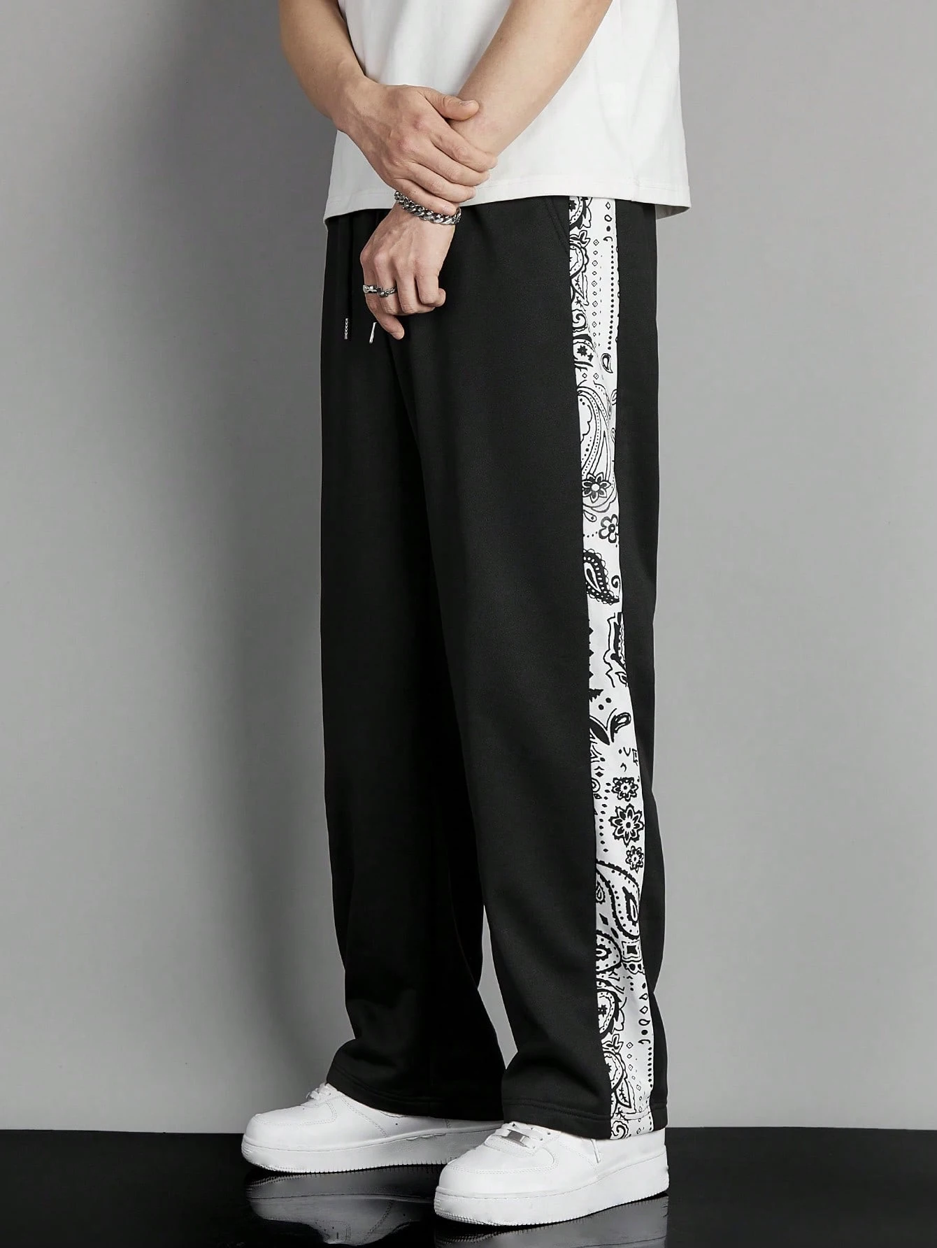 Men's Straight Sweatpants with Side Paisley Splicing, Double Drawstring Elastic Waist, Loose Draping Fit, Side Seam Pockets, Streetwear Wide Leg Trousers for Autumn Winter Daily Casual Wear