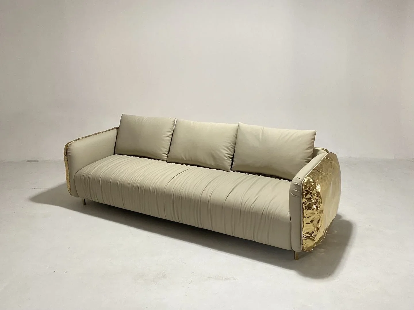 

For 2022 New Design Light Luxury Metal Sofa Family Living Room Villa Modern Designer Custom Leather Leisure Chair