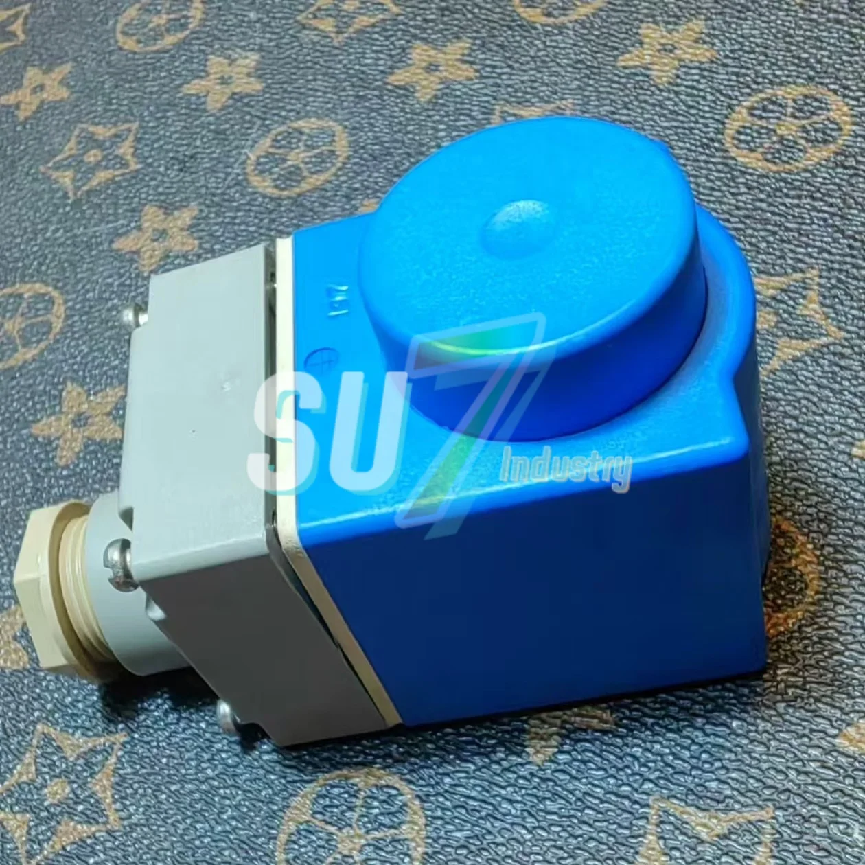 018F6757 Cewka elektromagnetyczna Nowość w magazynie