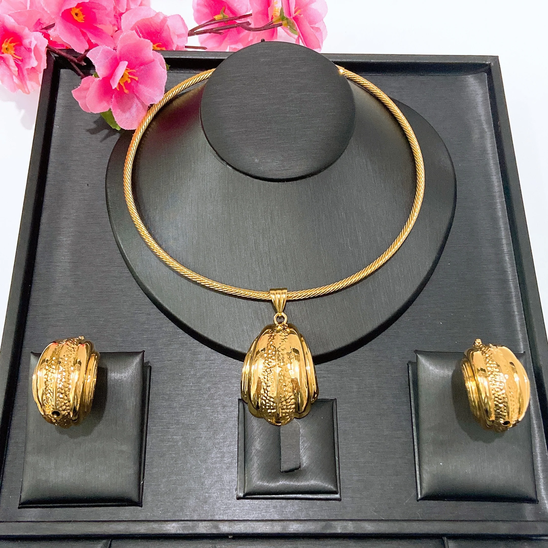 18K Gold Plated Seashell Jewelry Set Wire Choker Necklace & Clip On Earrings, Bridal Wedding Party Luxury Accessory