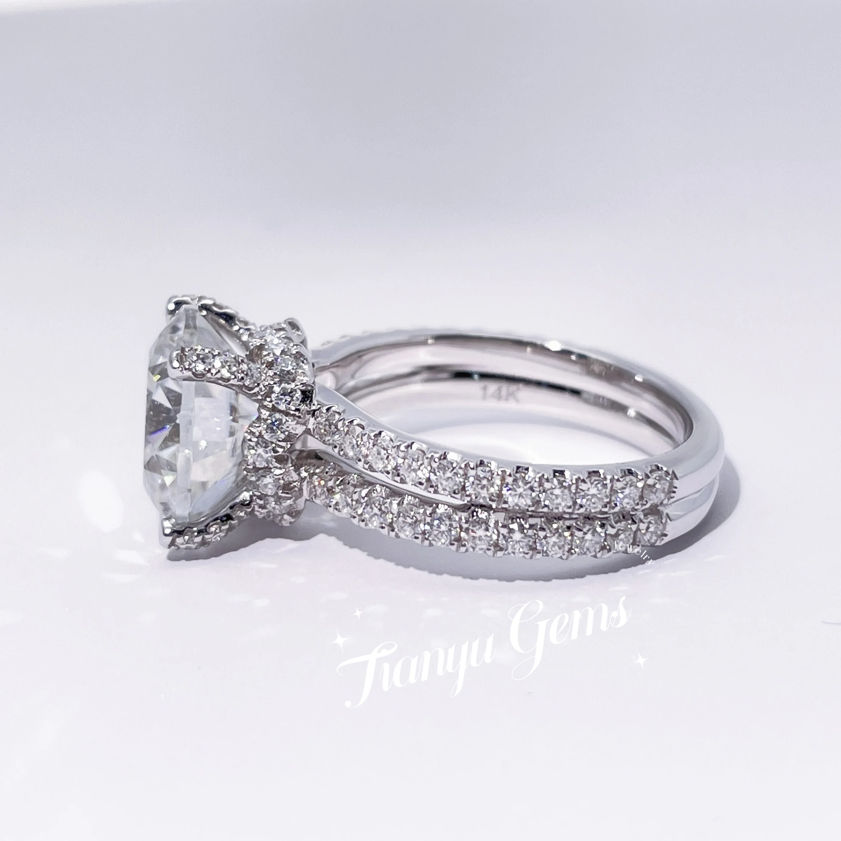 Tianyu Gems 10.5mm Round D/VVS Moissanite Engagement Ring for Women Sparkle H&A Cut Gemstone 10k/14k/18k White Gold Custom Rings