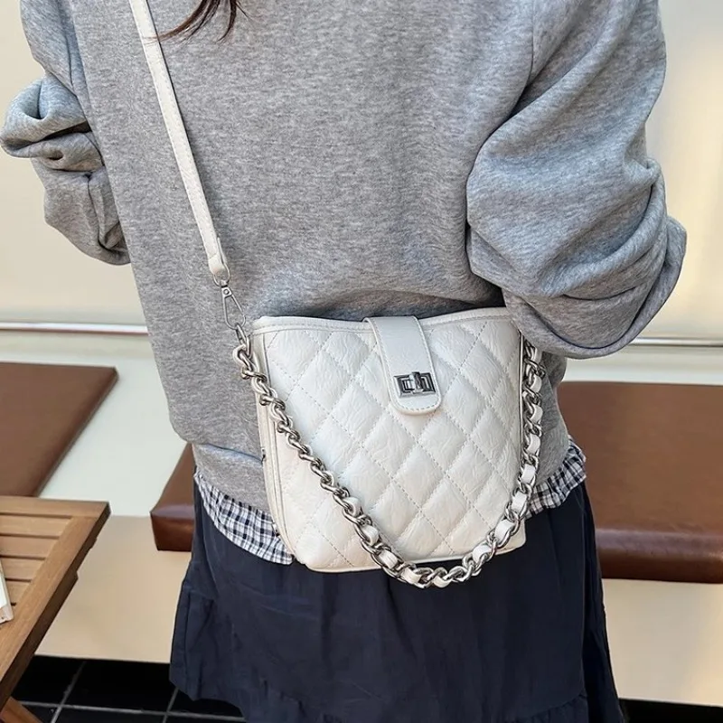 

Quilted Velvet Shoulder Bag For Women Plush Handbag Luxurious Feel For Evening Parties And Special Occasion Outfits