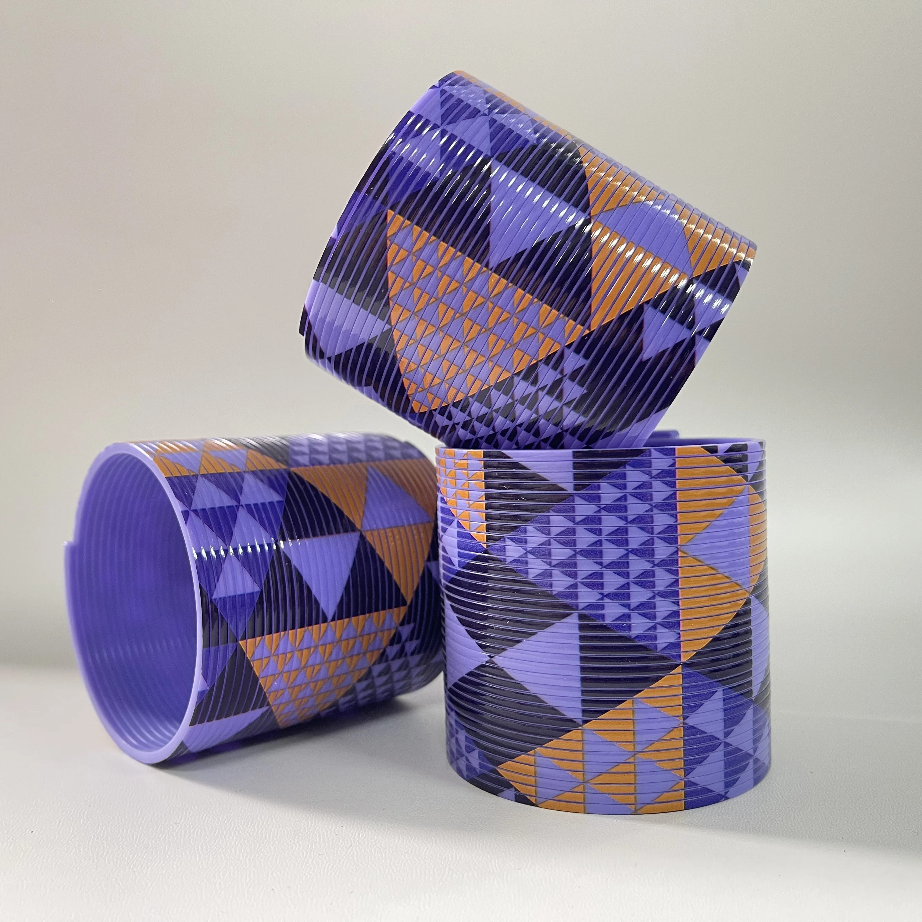 

1/2/3 шт. Развивающая игрушка для детей среднего размера с нерегулярным геометрическим узором и радужной пружиной