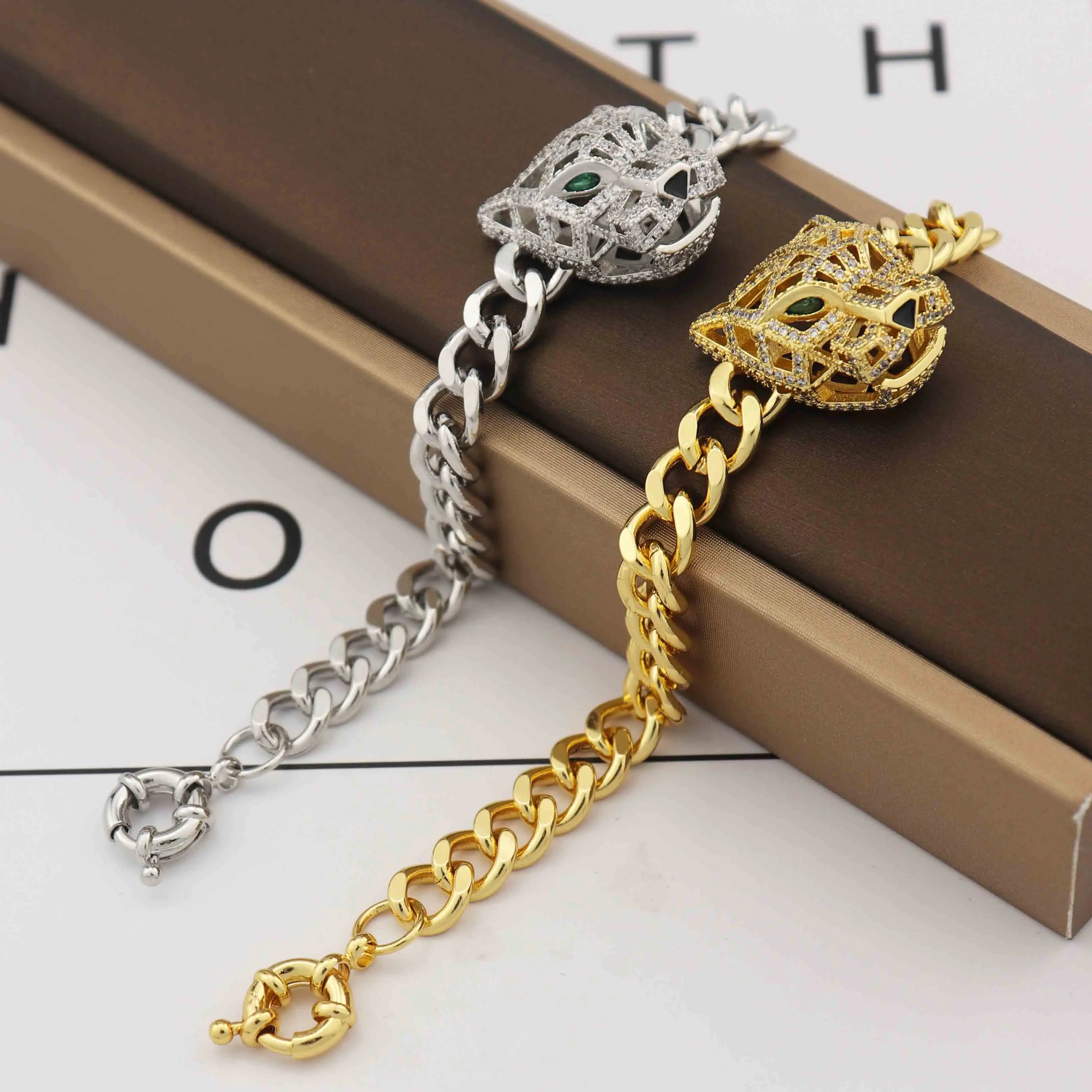 

Fashionable high-end hollowed out full zircon leopard head bracelet with copper 18K electroplating suitable for women's gi L0603