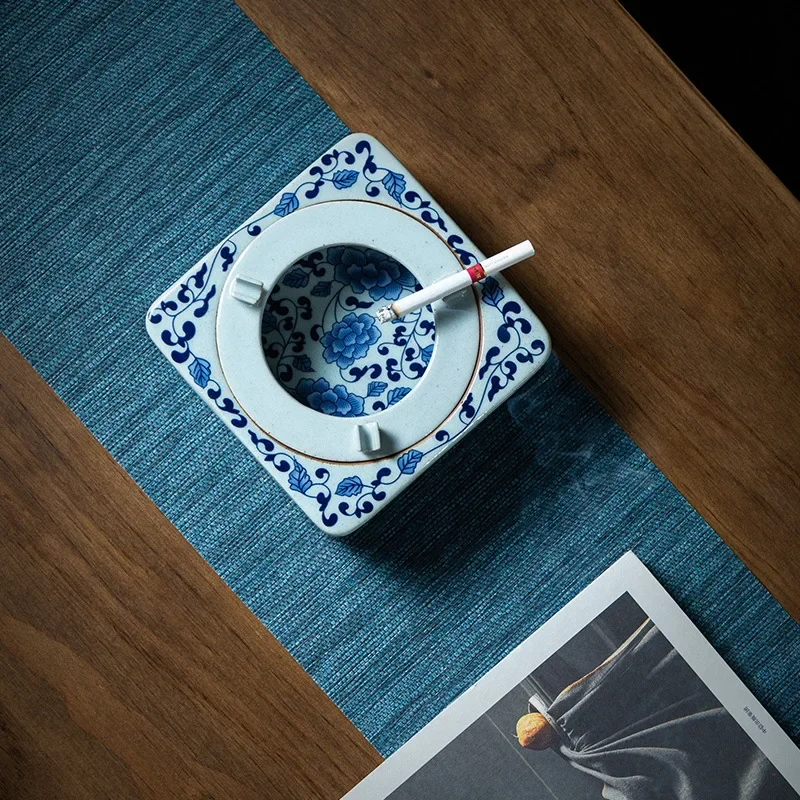 

Blue and White Porcelain Ashtray Creative Chinese Retro Hotel Dining Room/Living Room Ceramic Ashtray Cute Ashtray Smoke Tray