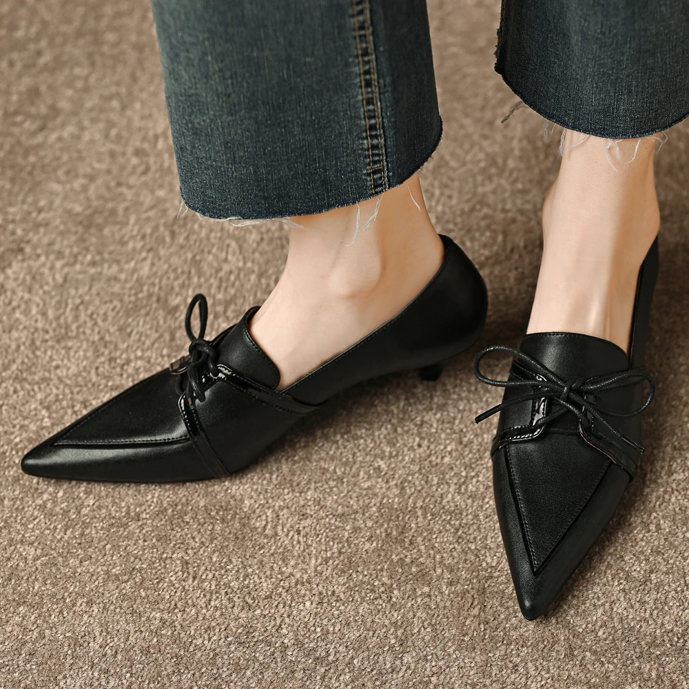 2023 New Women Leather Loafers Spring Summer Luxury Shoes Low Heels Designer Ladies Stiletto Heels Pointed Toes Black White