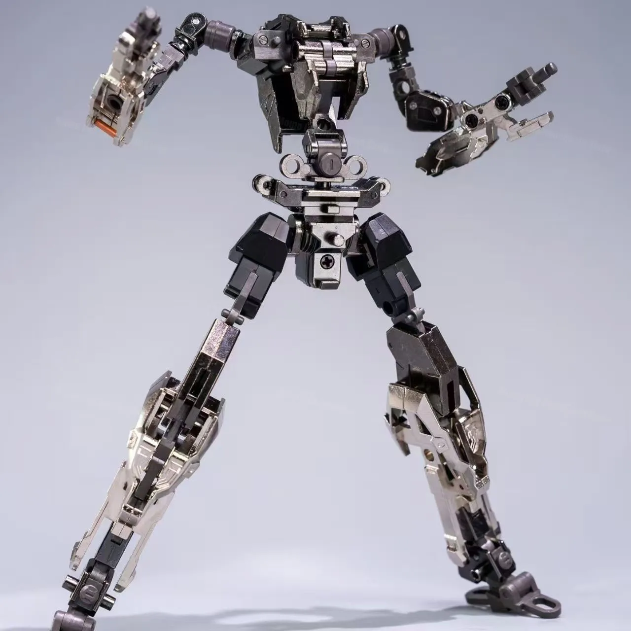 在庫あり DABAN 8829 8830 8832 MG GAT-X105 ストライク適用合金スケルトンキットアニメアクションフィギュアロボットプラスチックモデルおもちゃ