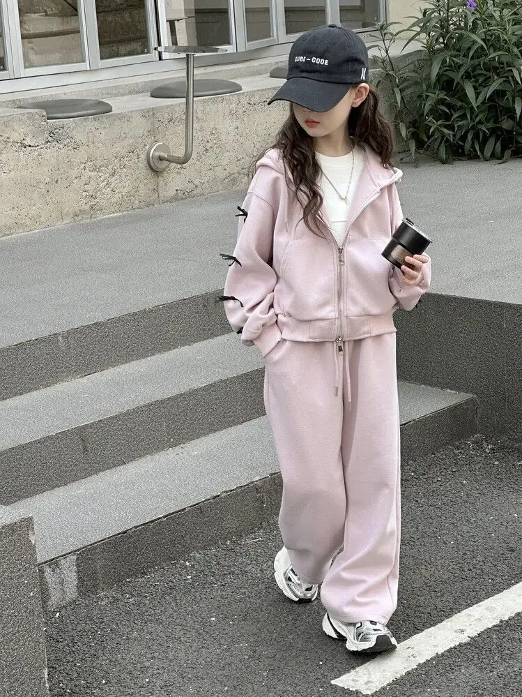 Mädchen-Trainingsanzug mit Kapuze und Schleifendetail – zweiteiliges Outfit im koreanischen Stil mit langärmeliger Jacke und Hose für größere Kinder. – Detail 23
