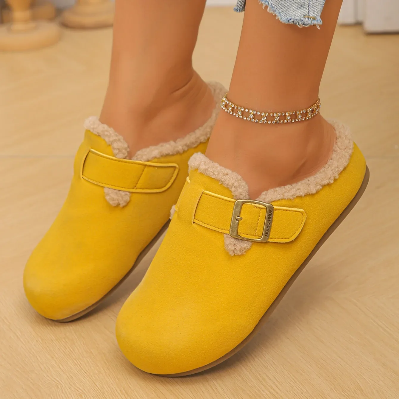 Designer-Freizeitschuhe für Damen, Winter-Hausschuhe aus Plüsch, Luxus-Damenschuhe, Modische Indoor-Fell-Slipper, Elegante Flache Schuhe in Großen Größen – Detail 2