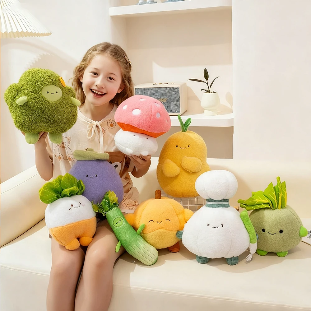 Schattig groenteknuffels gevuld selderij, wortel, paddestoel, pompoen, broccoli, knoflook, aubergine, aardappel- en raapcollectie