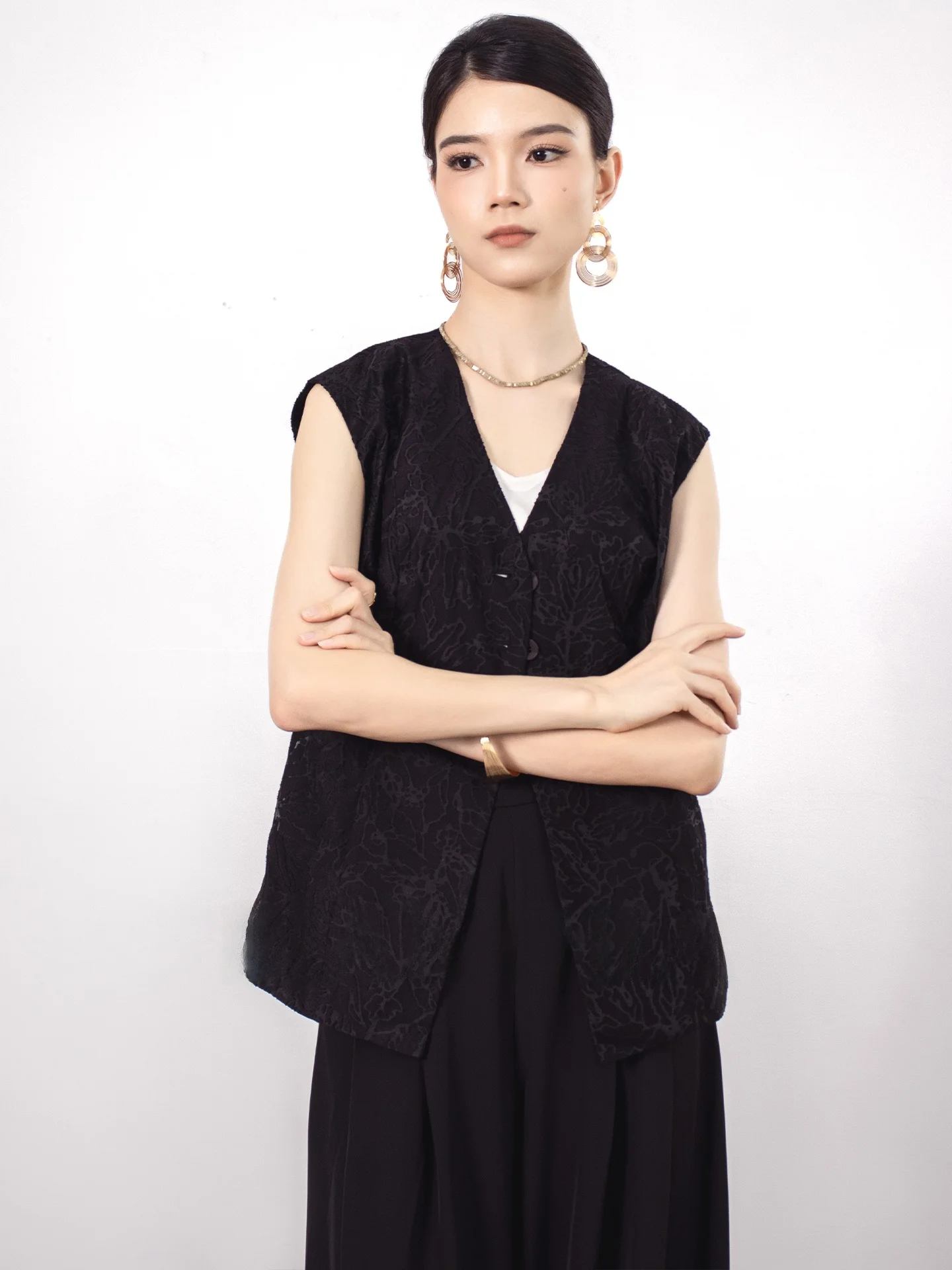 

Elegant Intellectual DianThia Black Floral Embroidery Tank Top Women's Sleeveless Slimming Vest Thin Summer New Arrival