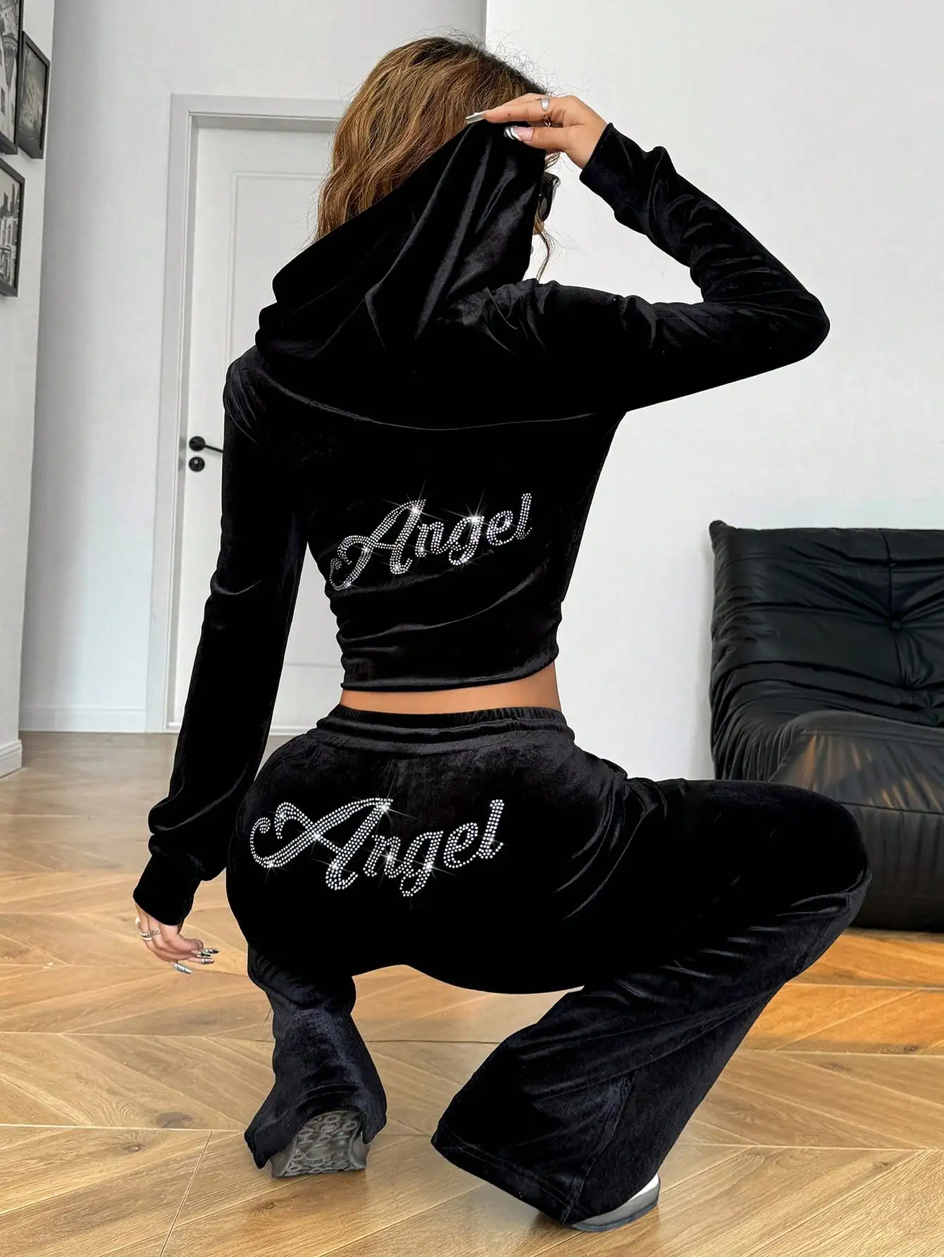 

Черный бархатный комплект из укороченного топа с капюшоном и брюк, украшенных стразами, для женщин, повседневная уличная одежда