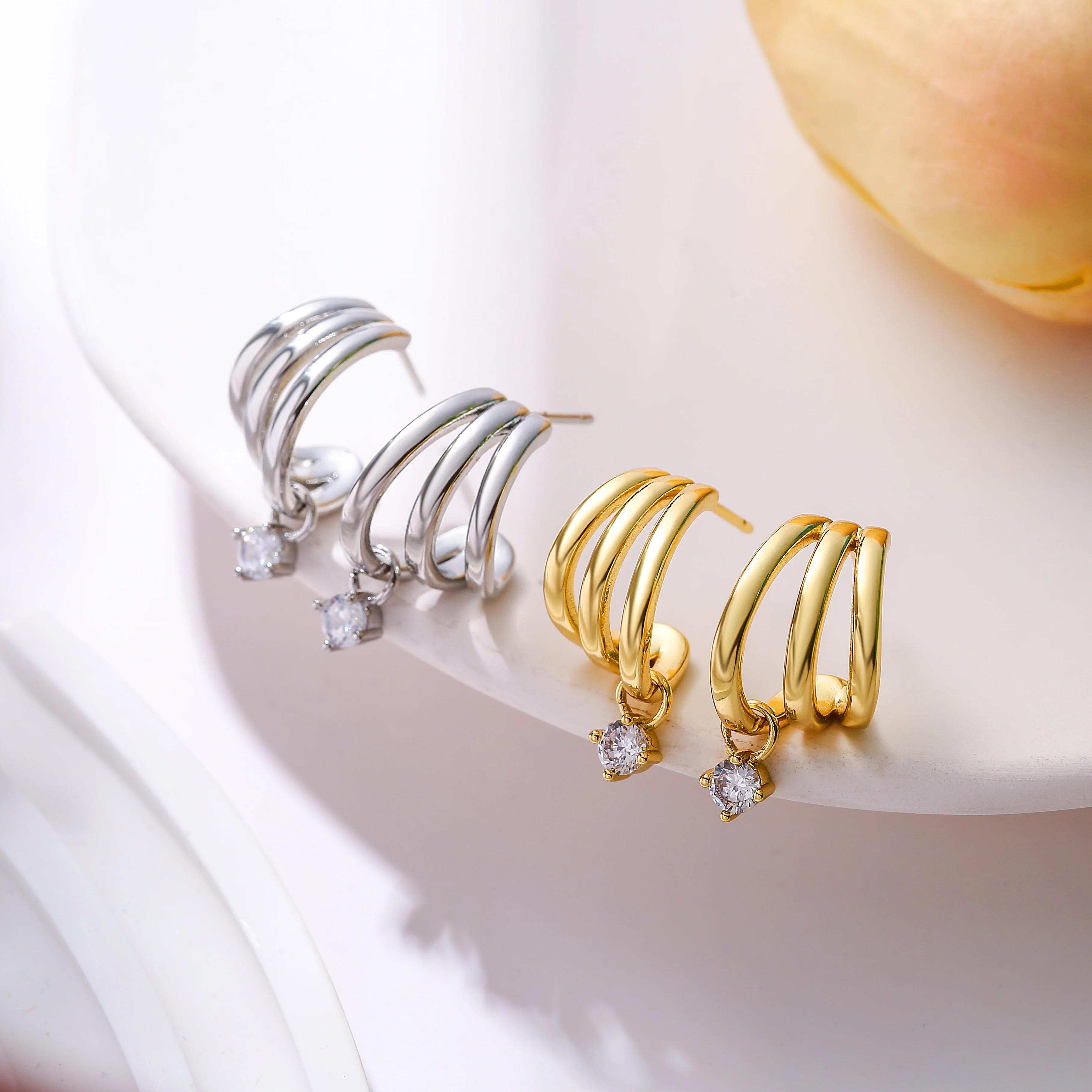 HECHENG, 새로운 도착 세 원형 귀 스터드 지르콘 매달려 귀걸이 여성을위한 귀 피어싱 럭셔리 CZ 핫 쥬얼리