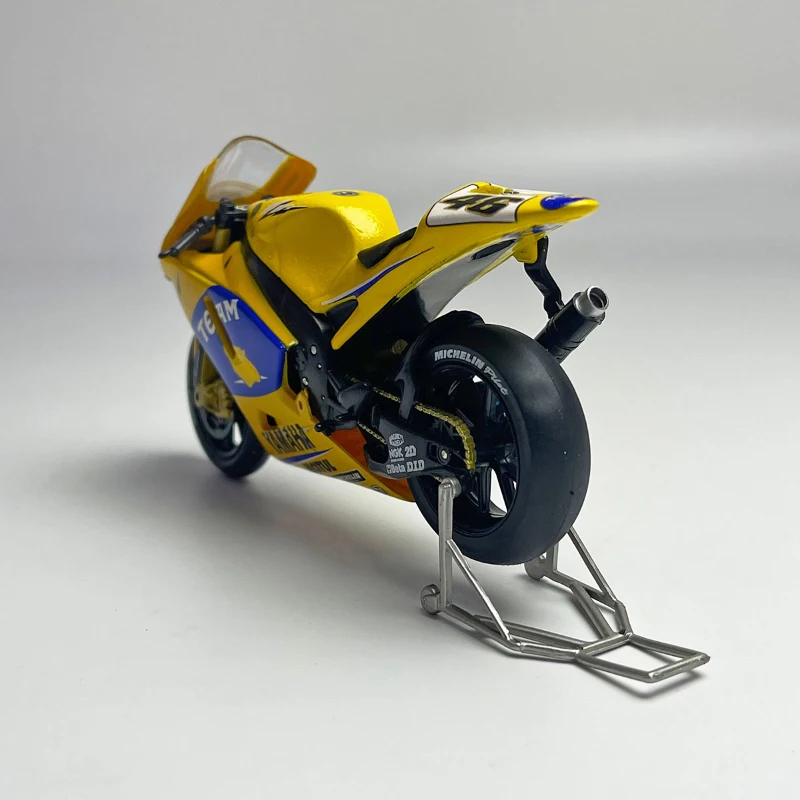 Diecast Model Car 1:18 Size Yamaha YZR M1Alloy Car Model Honda RC211V Motorcycle Collection Toys for Boys Gift Original Box