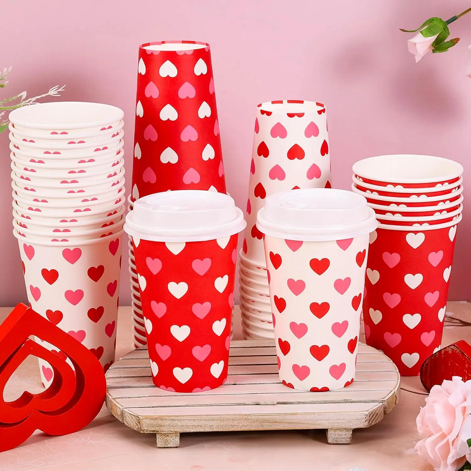 

100Pcs 16Oz Valentine' s Day Disposable Coffee Cups with Lids Romantic Love Heart Paper Drinking Cup for Wedding Anniver