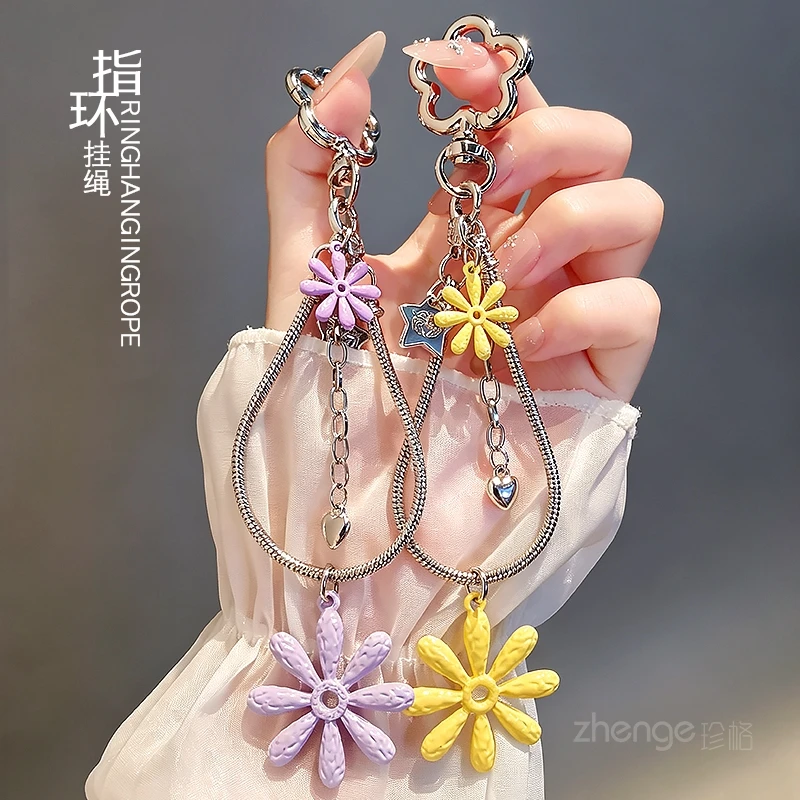Original Design Korean Version Car Keychain Pendant with Eight Petal Flower Pendant for Women's Mobile Phone Ring Pendant