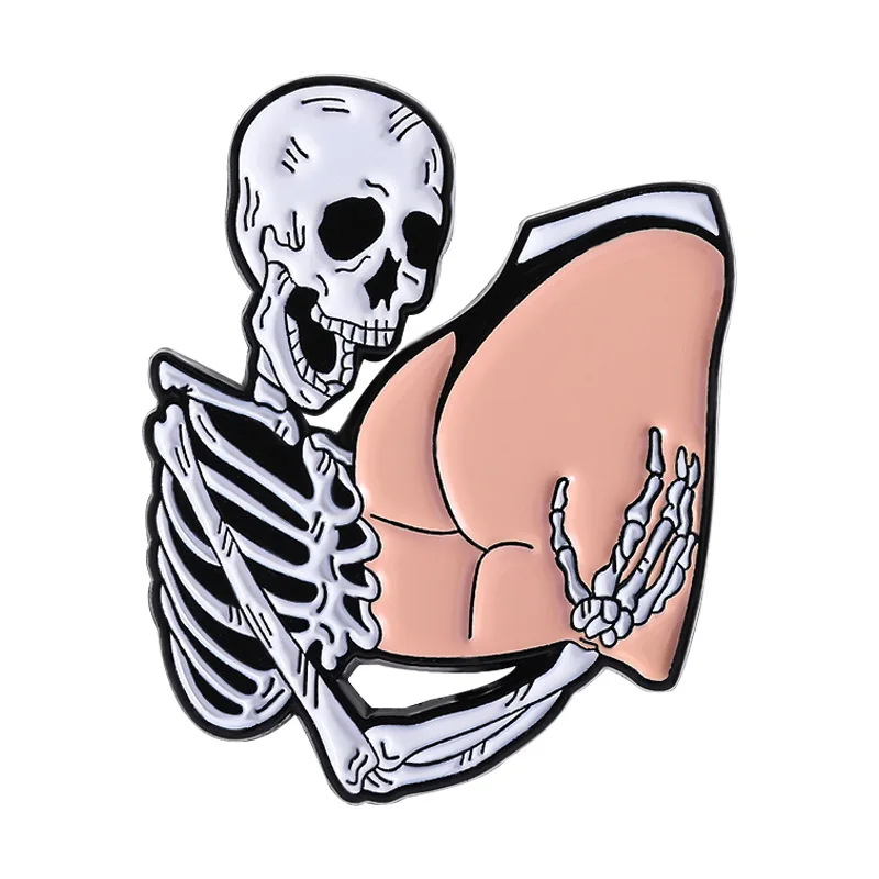 Halloween Skull Holding Buttocks Design Cartoon Metal Badge Creative Bag Decoration Medal Pins for Backpacks Badges on Backpack