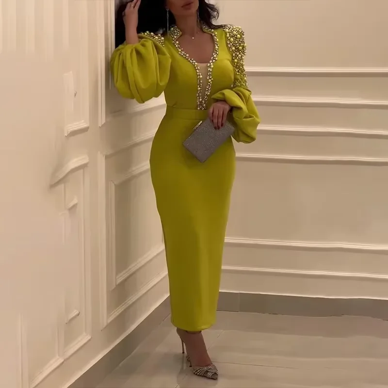 Abiti da sera personalizzati Abiti midi con scollo a V dritti con perline in jersey squisito stile moderno formale retrò Alta qualità