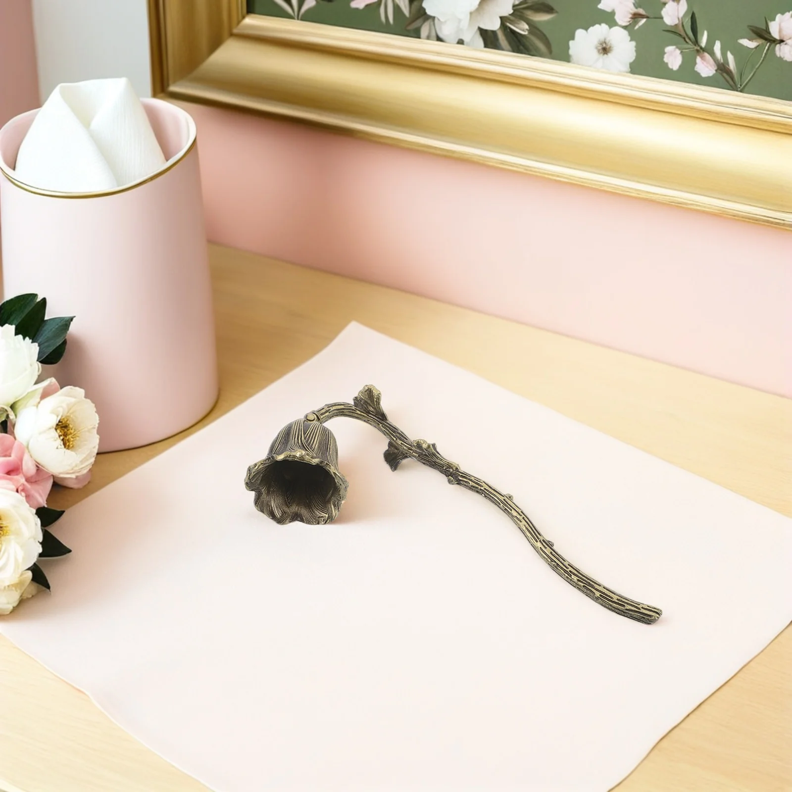 

Floral Snuffer Metal Retro Wick Extinguisher Long Handle Flame Stopping Tool Decorative Vintage Accessory