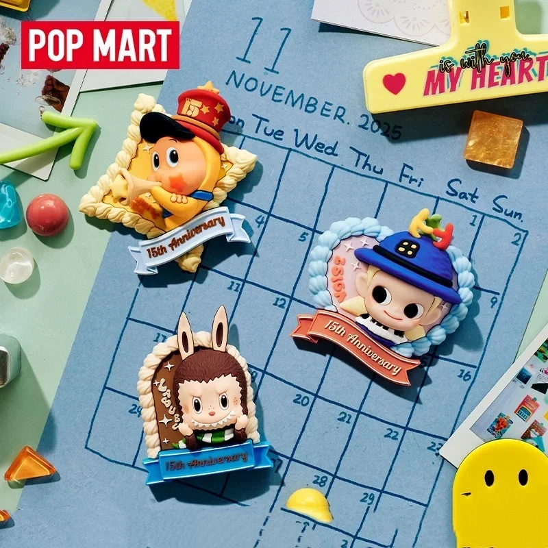 POP MART-ของเล่นฟิกเกอร์อนิเมะน่ารัก ฉลองช่วงเวลาแห่งความทรงจำ ซีรีส์ครบรอบ 15 ปี แม่เหล็กติดตู้เย็น กล่องสุ่ม ตุ๊กตา