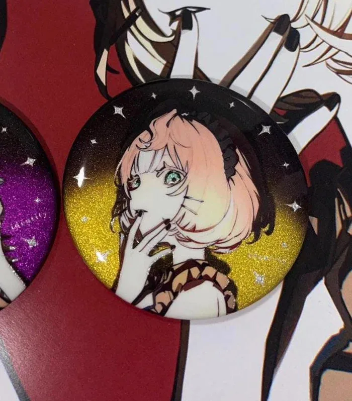 Enna & Millie أنيمي شارة شخصية صورة جولة بروش Ita حقيبة حلية لطيف الإكسسوارات الهوية شارة دبوس