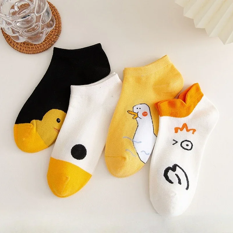 

1/4 Pairs Cartoon Women Socks Fashionable and Versatile Cute Funny Goose Design Breathable Soft Comfortable Casual Socks