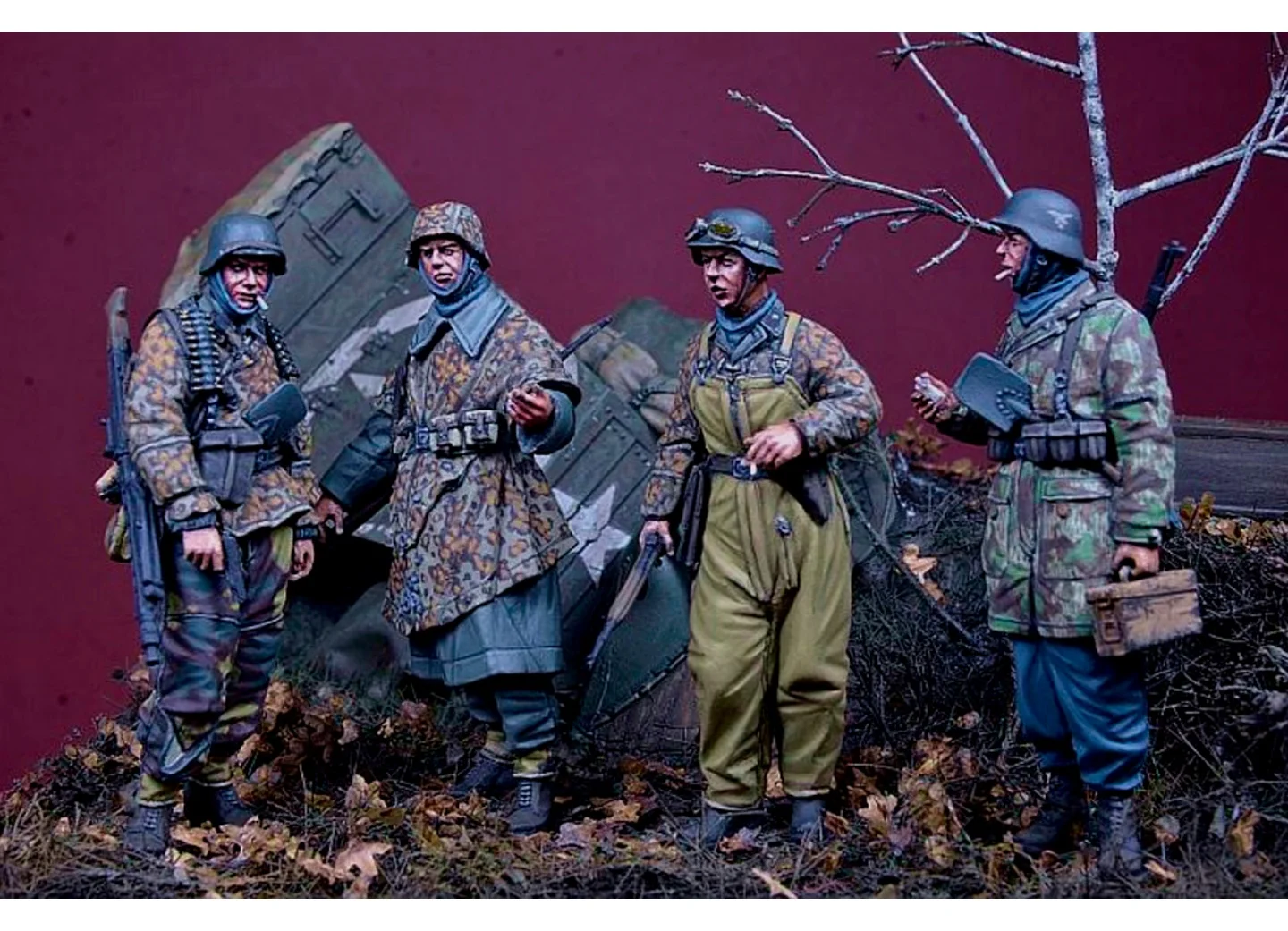 1/35  Doll resin model kit  Two soldiers (4 figures)  Unassembled and unpainted  332J