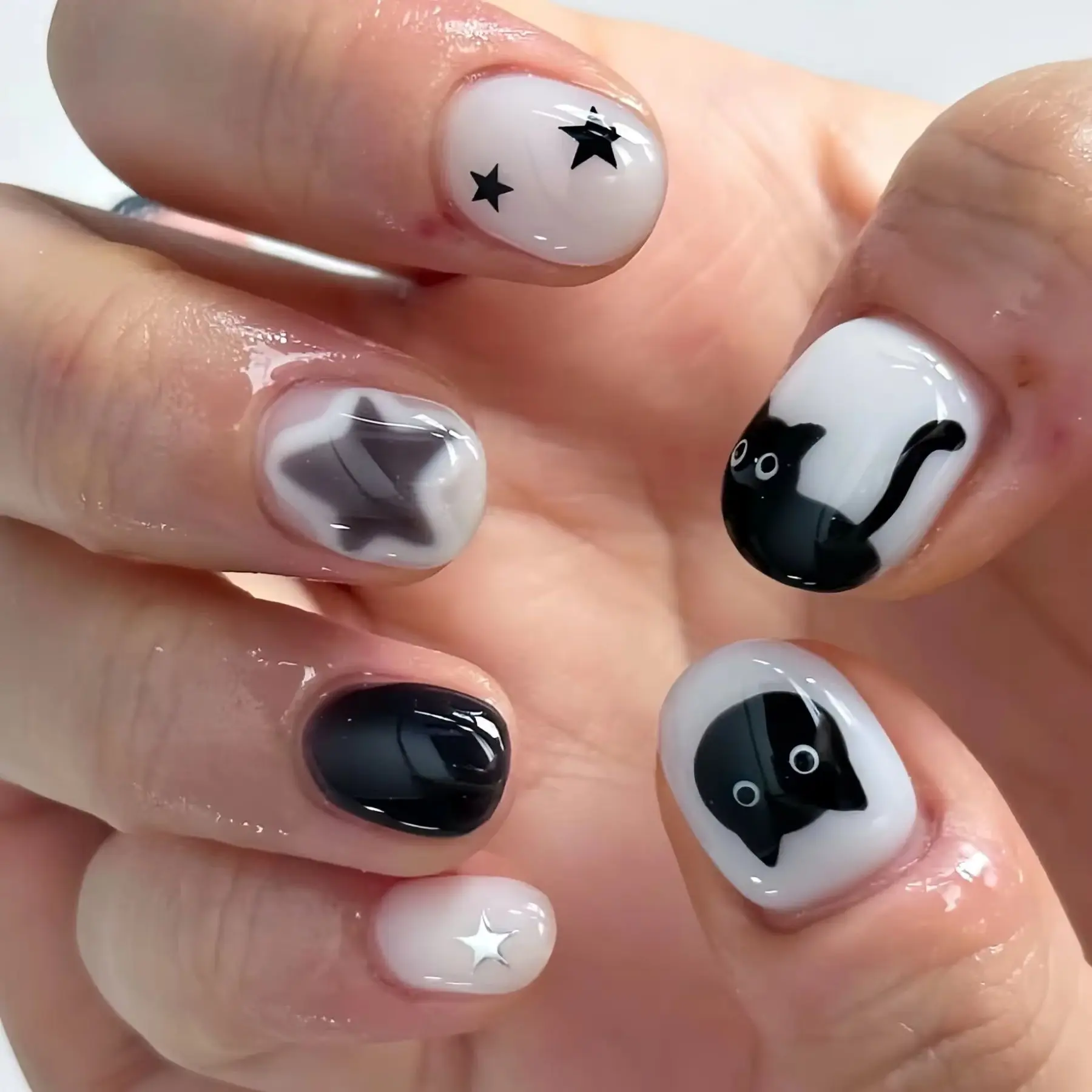 

24PCS Cute Cartoon Black Cat False Nails with Glue Simple White Sweet Cool Star Patterns Fake Nails for Girls Wearable Press On