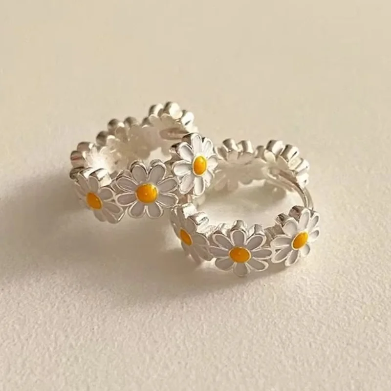 Huitan Daisy Flower Hoop Earrings Daily Accessories Exquisite Female Versatile Delicate Sweet Lady Summer Jewelry