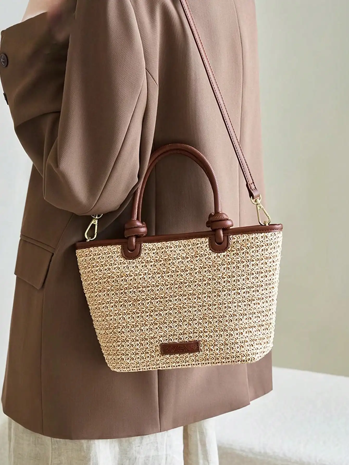 Vacation Beach Style Grass Woven Bag Handheld Crossbody Bag 2024 New Western Style Rope Knot Vegetable Basket Bag Woven Bag