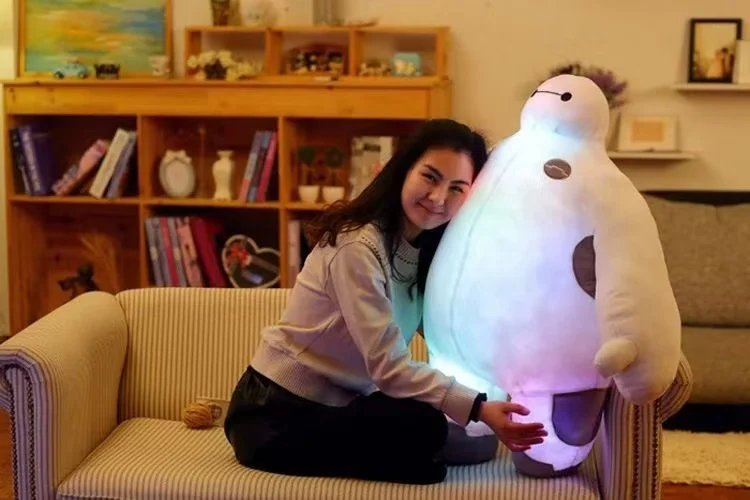 

60 см Свет и звук Музыка Большой герой 6 Baymax Плюшевая игрушка Полностью заполненная кукла Мягкая автомобильная диванная подушка Декор комнаты Орнамент Дети Взрослый подарок