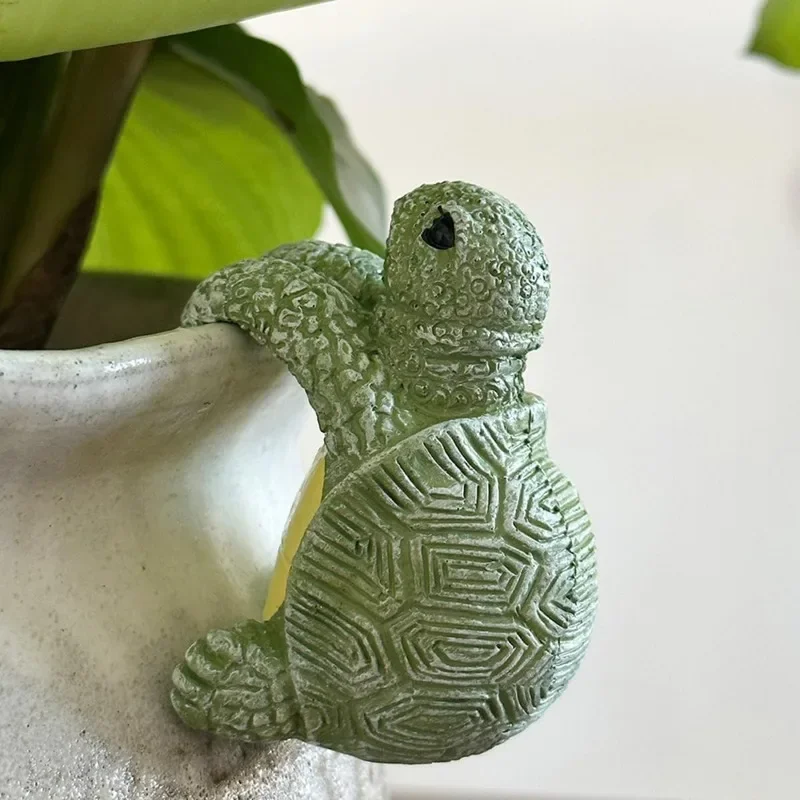 Cartoon Tortoise Flower Pot Hugger Resin Hanging Turtle Pot for Home Garden Fence Balcony Patio Lawn Yard Ornaments