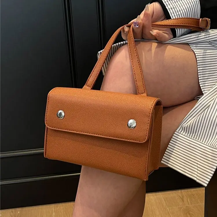 

2025 New Fashion Shoulder Bag Explosion Niche Simple Small Square Bag