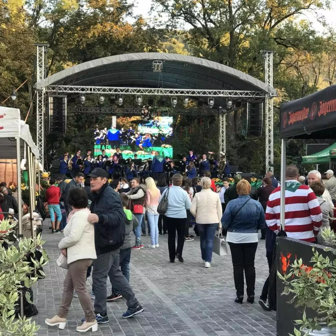 Aluminum Movable Trusses Band Performances Hanging Lights/compatible Performing /advertising Stage Truss Roof
