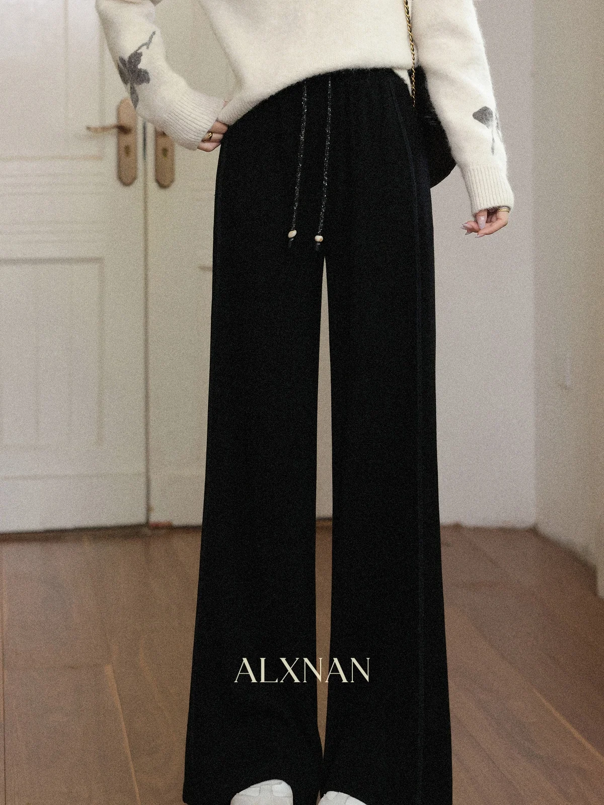 

Удобные черные повседневные брюки прямого кроя для женщин: свободные, стройнящие, скрывающие недостатки фигуры, осенняя новинка, модные.