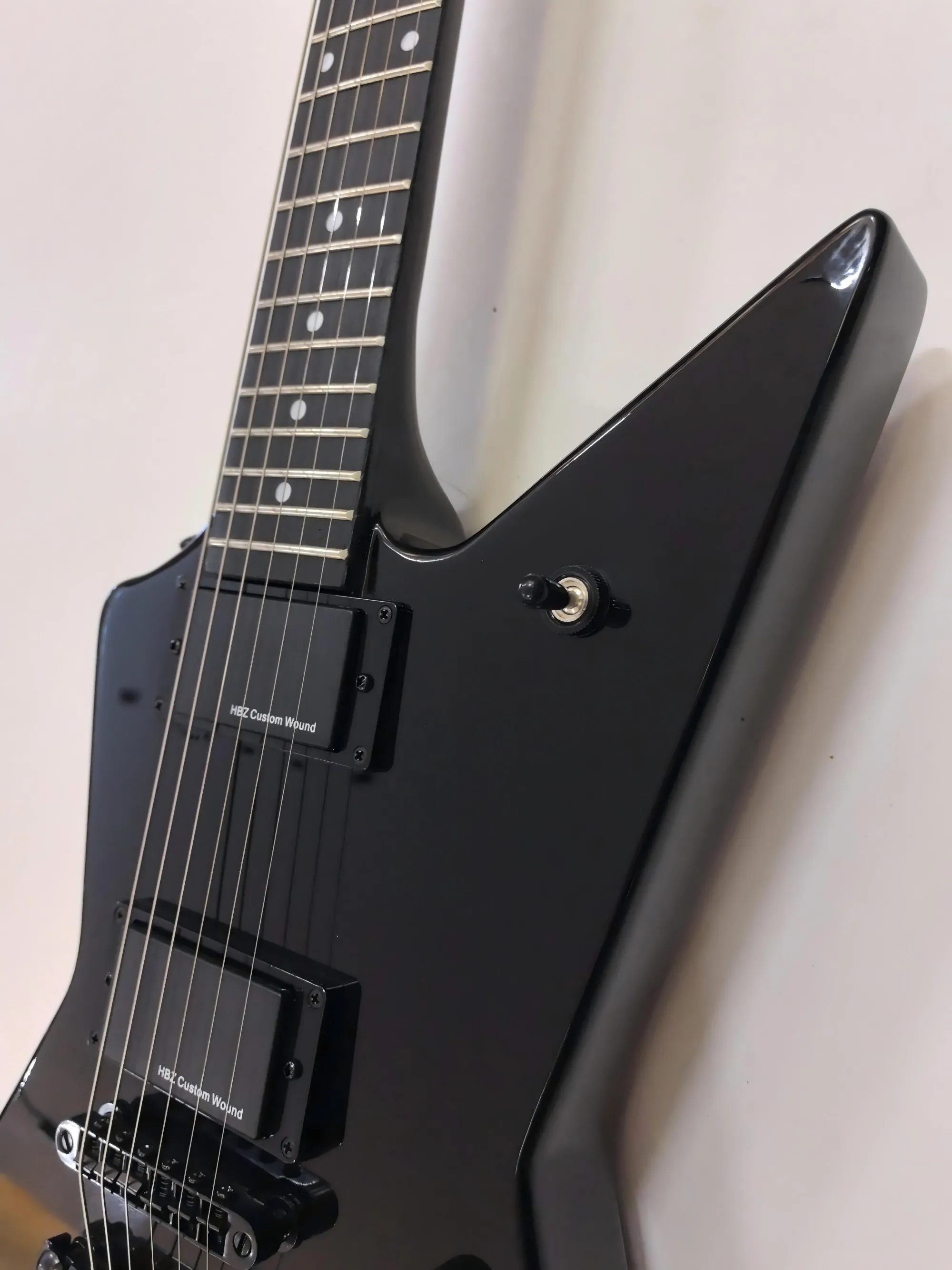 Factory direct, in stock, black okoume 6 string electric guitar, can be customized, order will be shipped.