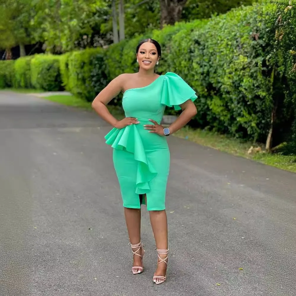 

Сексуальное зеленое облегающее платье на одно плечо, женское элегантное платье миди с рюшами и короткими рукавами, баской, тонкое вечернее платье-карандаш с разрезом, новинка 2023 года