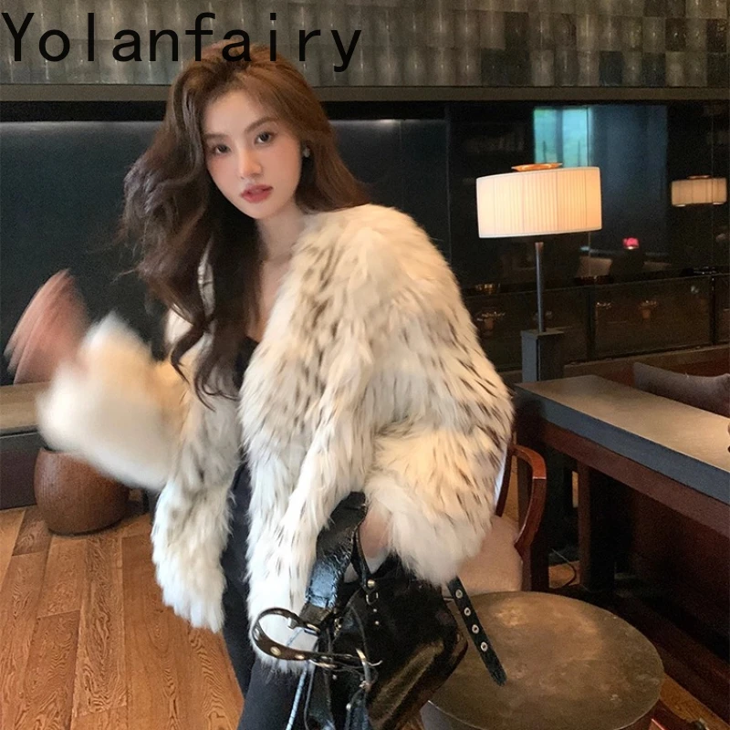 YOLANFAIRY معاطف الراكون الطبيعية كاملة للنساء الشتاء الدفء الخامس الرقبة موضة الشباب الأبيض الحقيقي الراكون الفراء سترة الإناث 2025