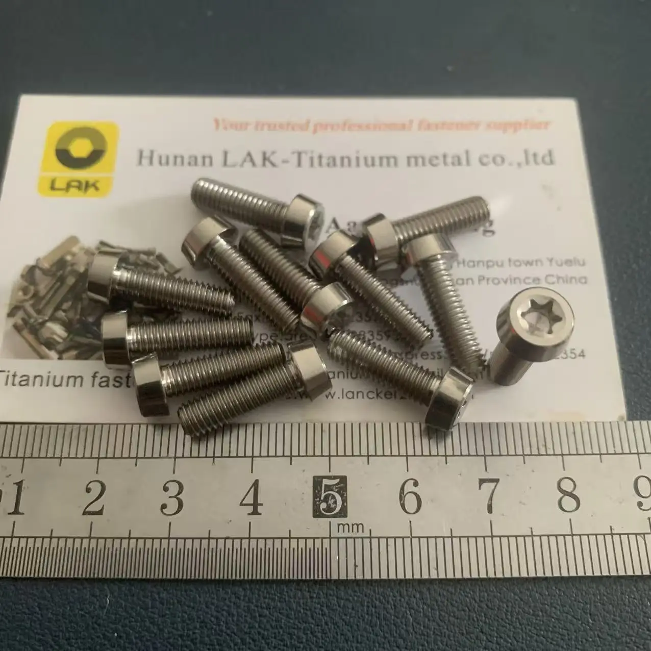 M5x8 M5x16 التيتانيوم توركس T25 رقيقة غطاء رأس المسمار لرأس الدراجة 8.5x3.5 Gr5