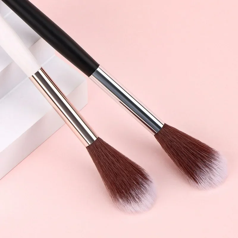 Highlighter Brush Tapered Face Makeup Brush for Powders and Creams Vegan and Coated Make Up Brushes Beauty Tools