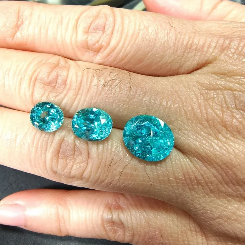 Laborgezüchteter Paraiba-Saphir im Ovalschliff, hochwertiger, im Labor hergestellter Edelstein für die Herstellung von Schmuckstücken, inklusive Zertifikat. – Detail 3