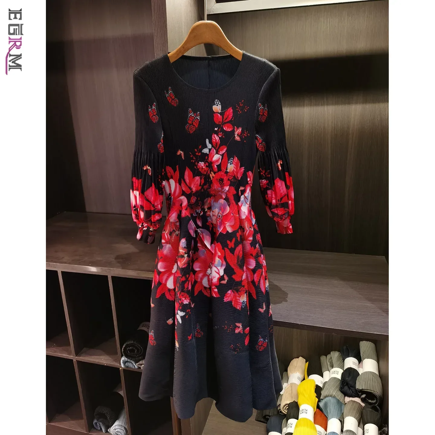 EGRM 2026 Autumn New Miyake Oil Painting Print Ruched Dress Women's Beach Vacation Platy Codon French Long Dress Fairy Style