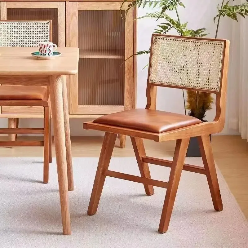 Excellent Price Antique Nordic Restaurant Furniture Chair Solid Wood Dining Chair