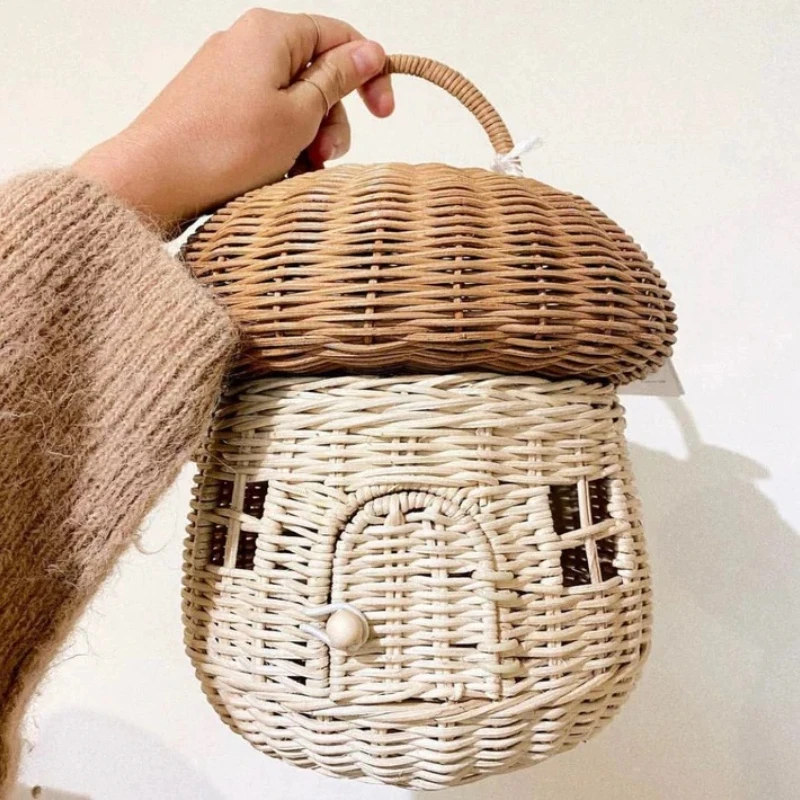 

Hand Woven Mushroom Basket Pine Cone Wicker Woven Ventilate Storage Handbags Summer Beach Picnic Rattan Basket Room Decoration